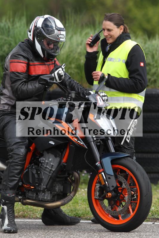 /Archiv-2025/10 23.04.2025 Cornu Master School ADR/rot-rouge/0-1